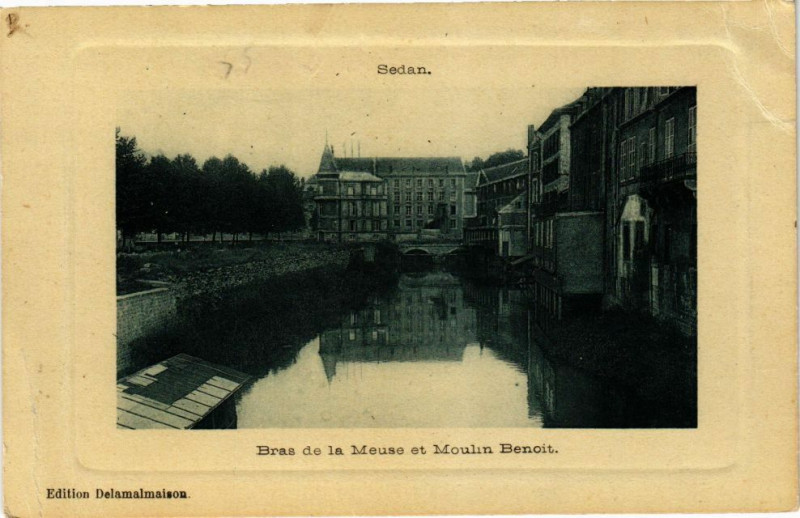 Carte postale ancienne Sedan - Bras de la Meuse et Moulin Benoit à Sedan