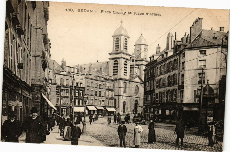 Carte postale ancienne Sedan - Place Crussy et Place d'Armes à Sedan