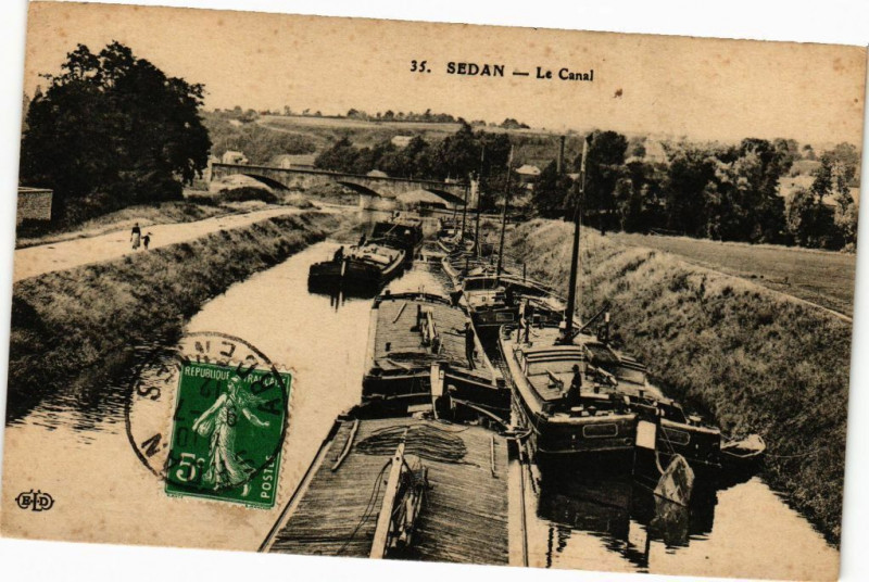 Carte postale ancienne Sedan - Le Canal à Sedan