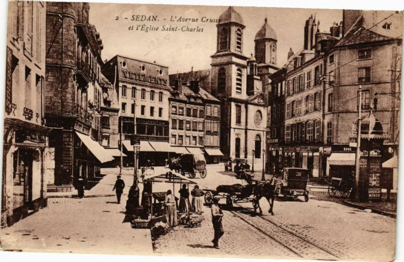 Carte postale ancienne Sedan - L'Avenue Crussy et l'Eglise Saint-Charles à Sedan