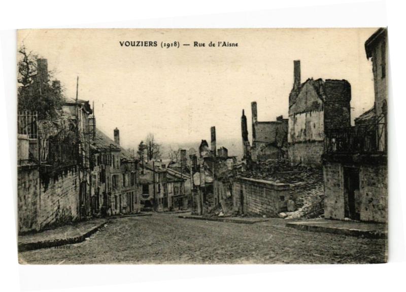 Carte postale ancienne Vouziers - Rue de l'Aisne à Vouziers