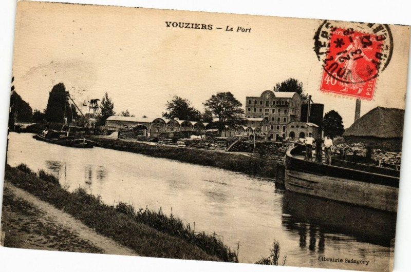 Carte postale ancienne Vouziers - Le Port à Vouziers