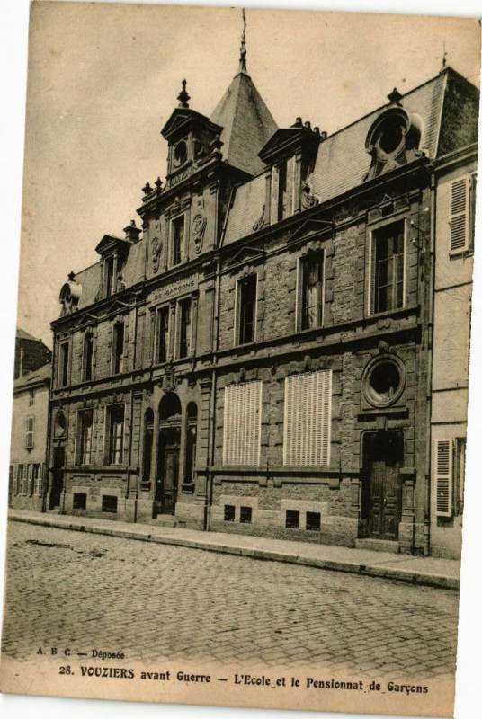 Carte postale ancienne Vouziers avant Guerre - L'Ecole et le Pensionnat de Gracons à Vouziers
