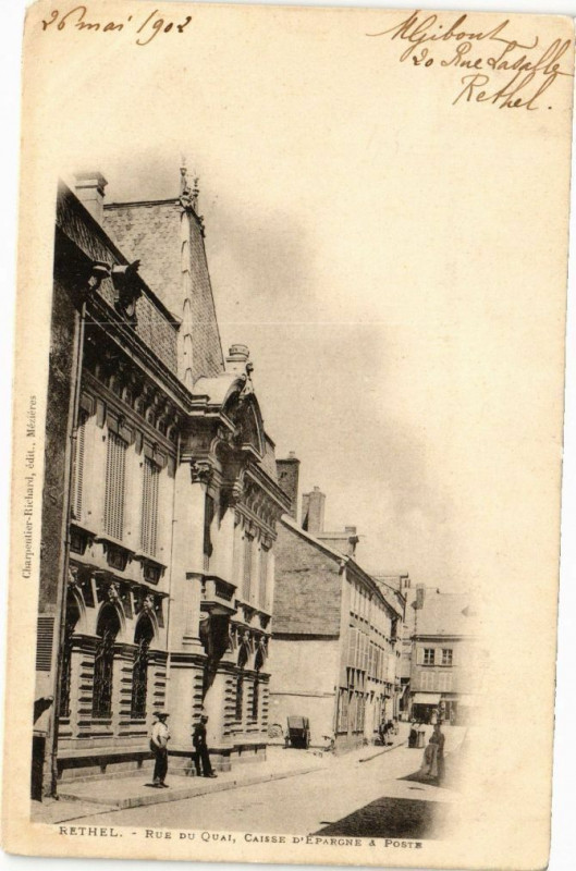 Carte postale ancienne Rethel - Rue du Quai, Caisse d'Eppargne & Poste à Rethel