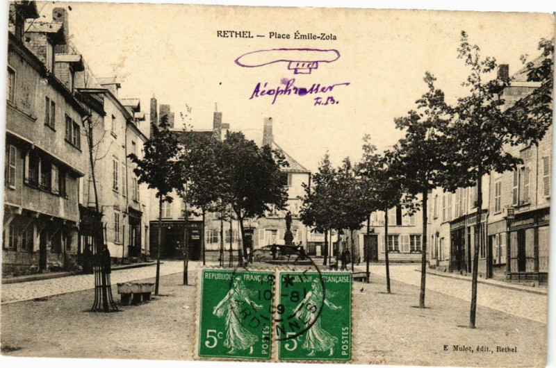 Carte postale ancienne Rethel - Place Emile-Zola à Rethel