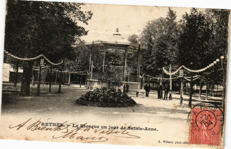 Carte postale ancienne Rethel - Le Kiosque un jour de Sainte-Anne à Rethel