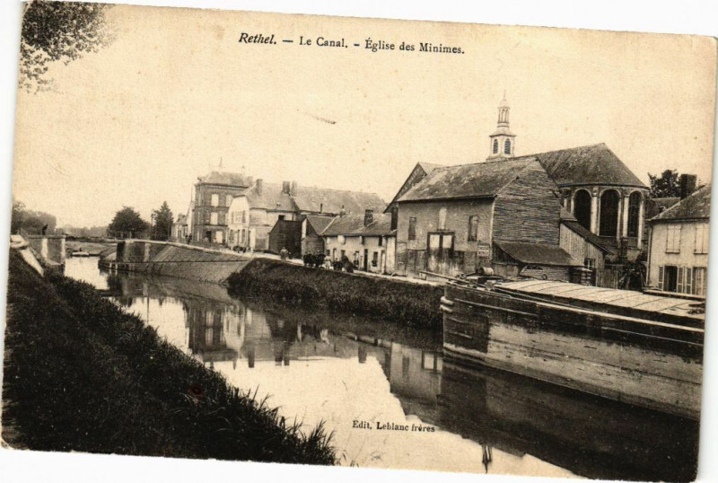 Carte postale ancienne Rethel - Le Canal - Eglise des Minimes à Rethel