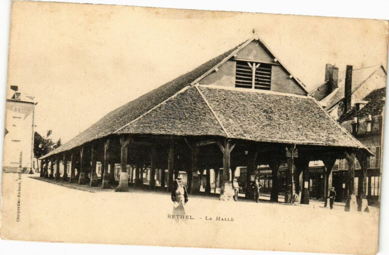 Carte postale ancienne Rethel - La Halle à Rethel