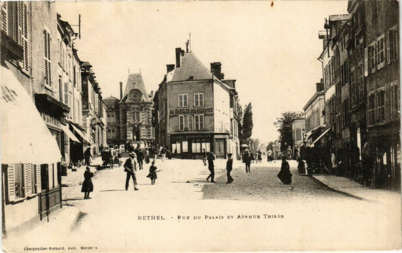Carte postale ancienne Rethel - Fue du Palais et Avenue Thiers à Rethel