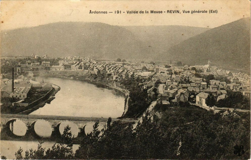 Carte postale ancienne Revin - Vue générale à Revin