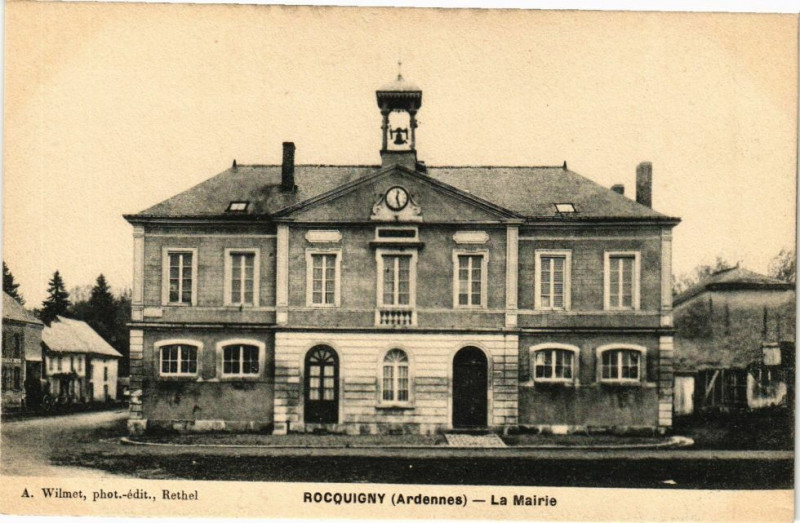 Carte postale ancienne Recquigny - La Mairie