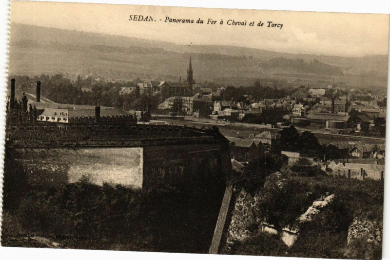 Carte postale ancienne Sedan - Panorama du Fer a Cheval et de Torcy à Sedan
