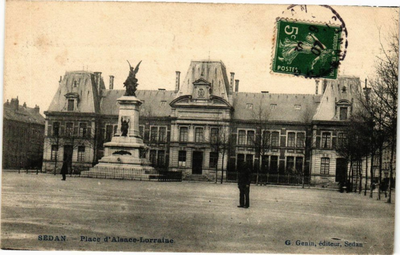 Carte postale ancienne Sedan - Place d'Alsace-Lorraine à Sedan