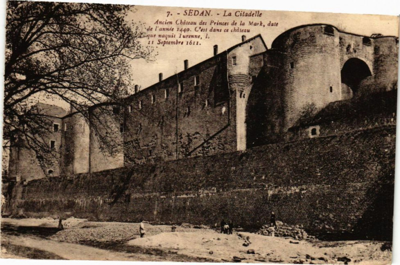 Carte postale ancienne Sedan - La Citadelle à Sedan