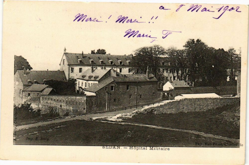 Carte postale ancienne Sedan - Hopital Militaire à Sedan