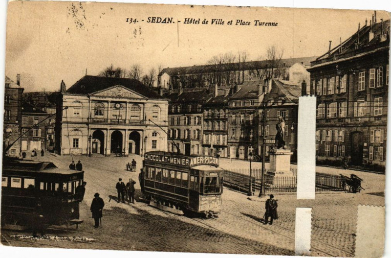 Carte postale ancienne Sedan - Hotel de Ville et Place Turenne à Sedan