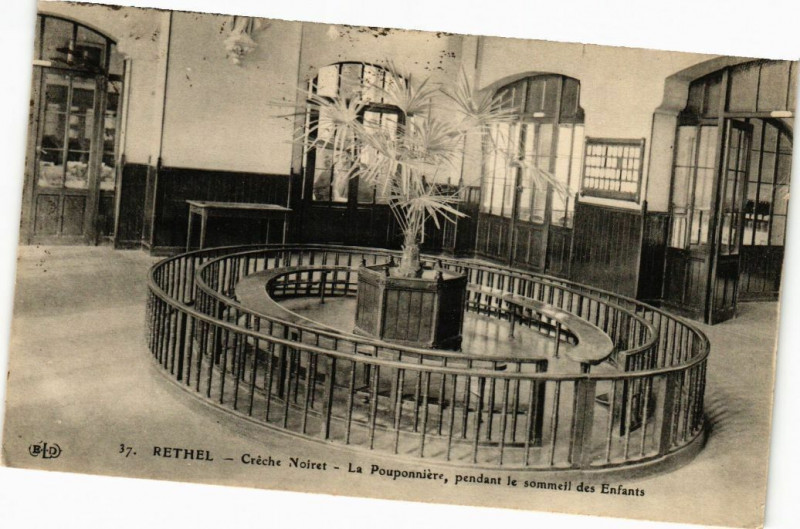 Carte postale ancienne Rethel - Créche Noiret - La Pouponniére,pendant le sommeil des .. à Rethel