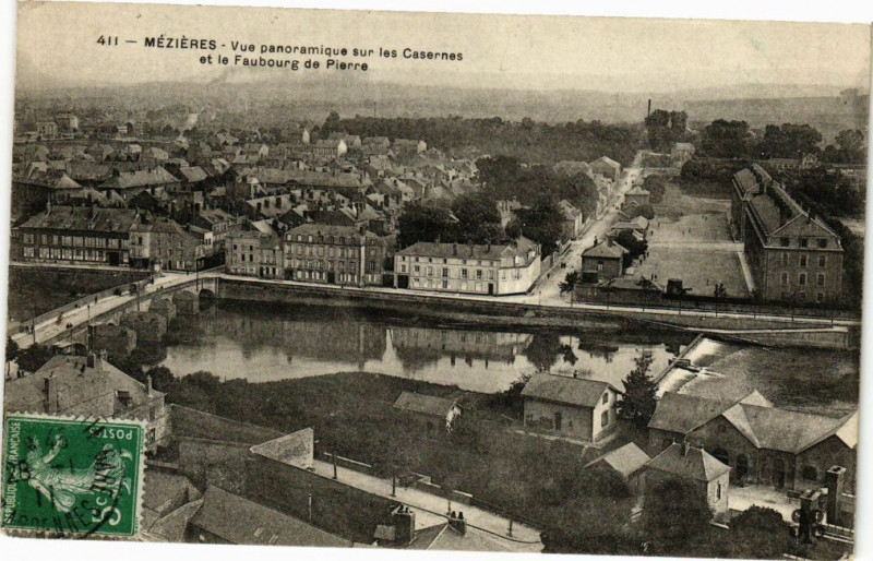 Carte postale ancienne Mezieres Vue panoramoque sur les Casernes et le Faubourg de Pierre