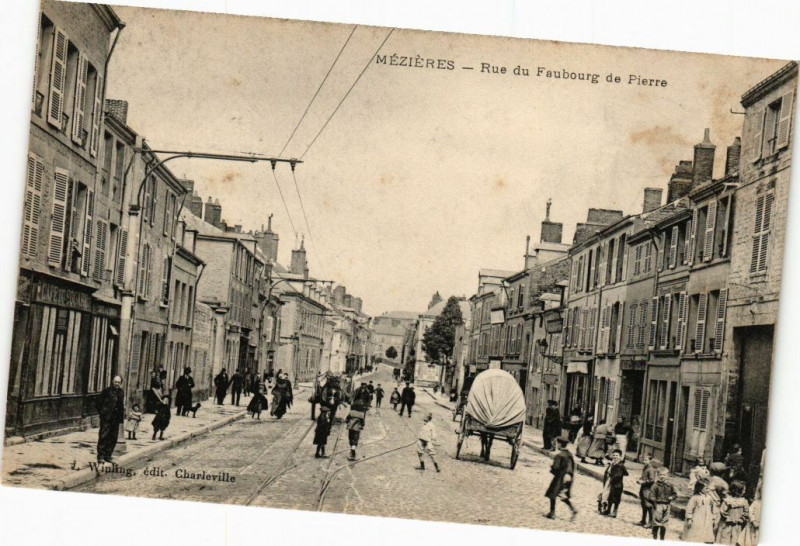 Carte postale ancienne Mezieres - Rue du Faubourg de Pierre