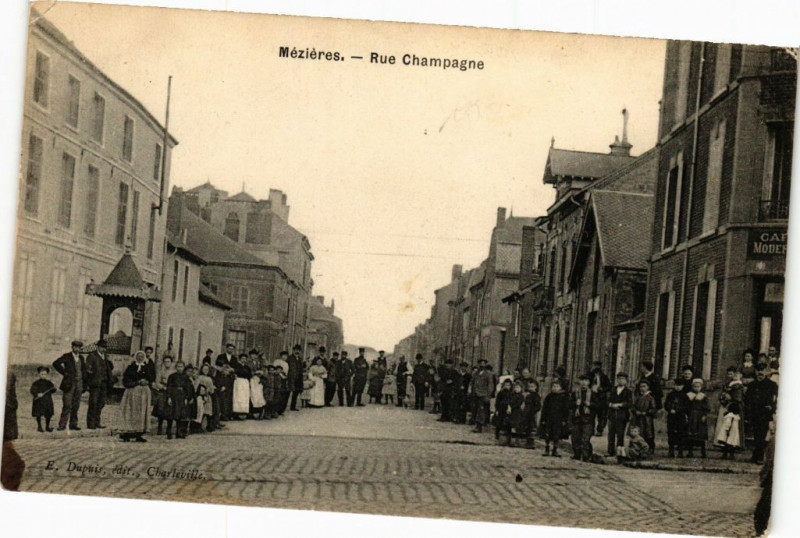 Carte postale ancienne Mezieres - Rue Champagne
