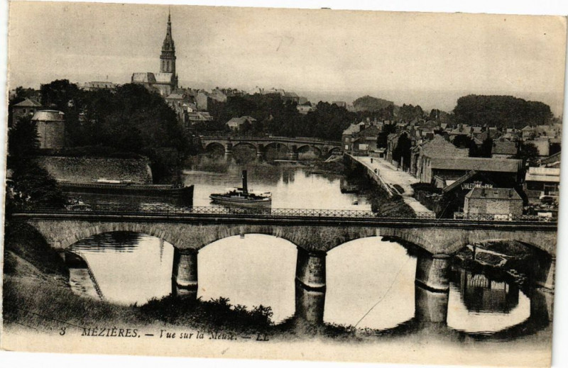 Carte postale ancienne Mezieres - Vue sur la Meuse