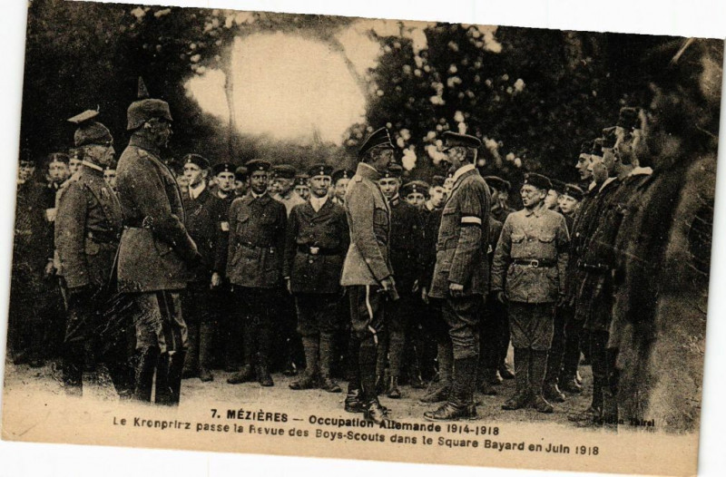 Carte postale ancienne Mezieres - Occupations Allemande 1914-1918 - Le Kronprinz passe