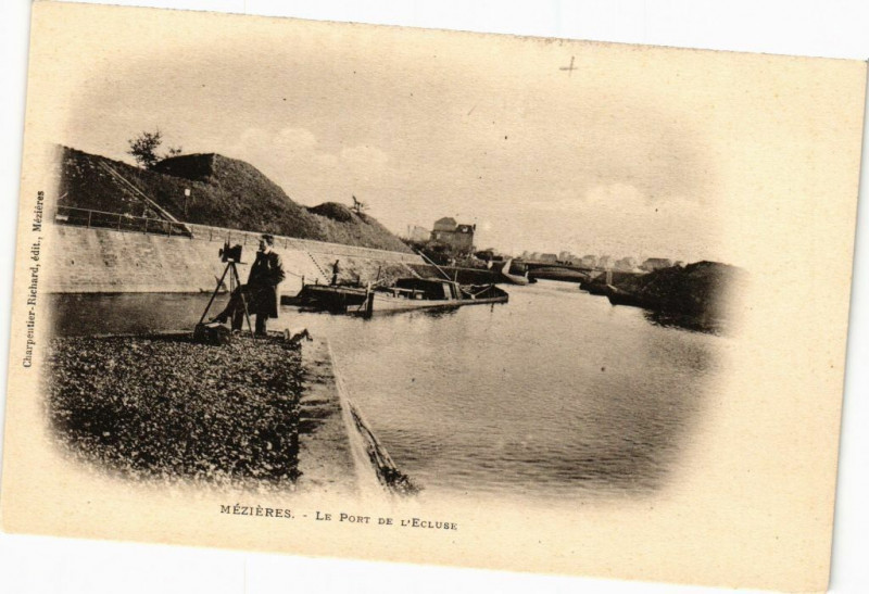Carte postale ancienne Mezieres - Le Port de L'Ecluse