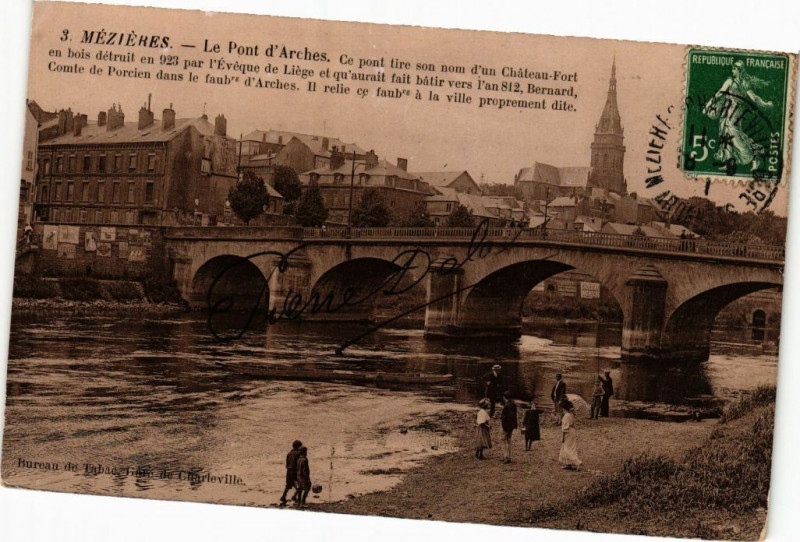 Carte postale ancienne Mezieres - Le Pont d'Arches Co pont tire son nom d'un Chateau-Fort à Son