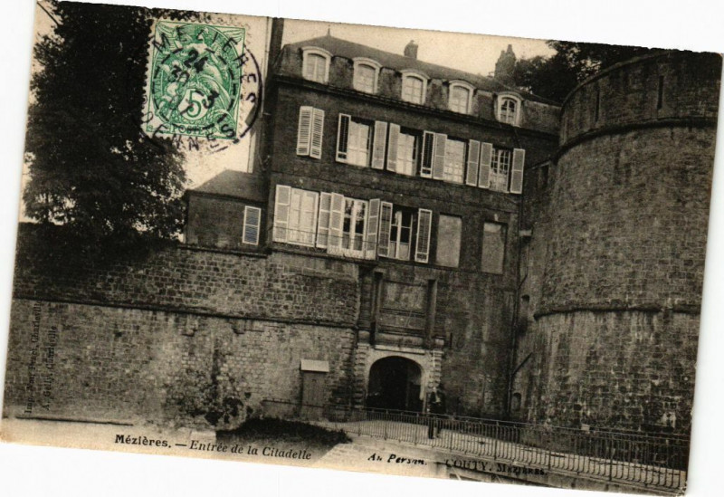 Carte postale ancienne Mezieres - Entrée de la Citadelle