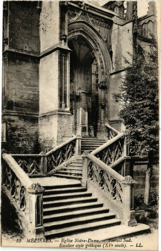 Carte postale ancienne Mezieres Eglise Notre-Dame Portail Sud Escalier style gothique