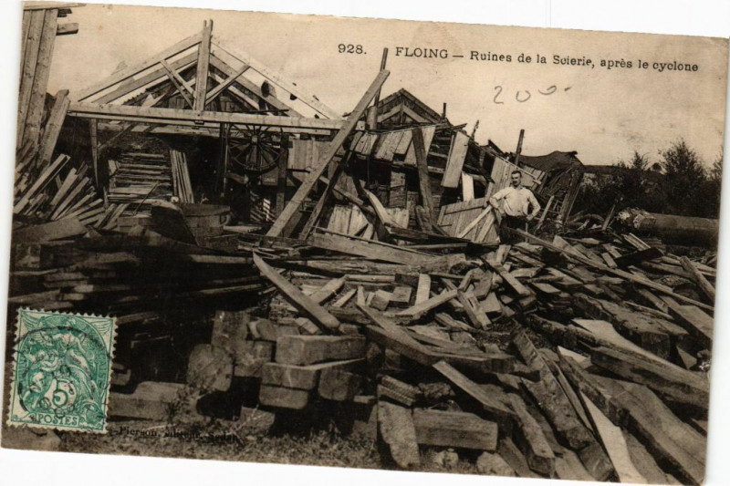 Carte postale ancienne Floing - Ruines de la Scierie,aprés le cyclone à Floing