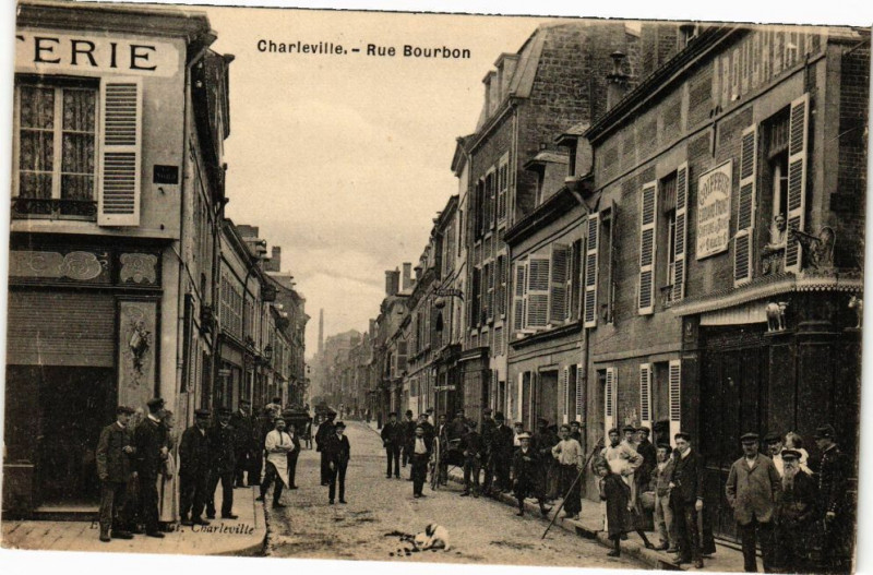 Carte postale ancienne Charleville - Rue Bourbon