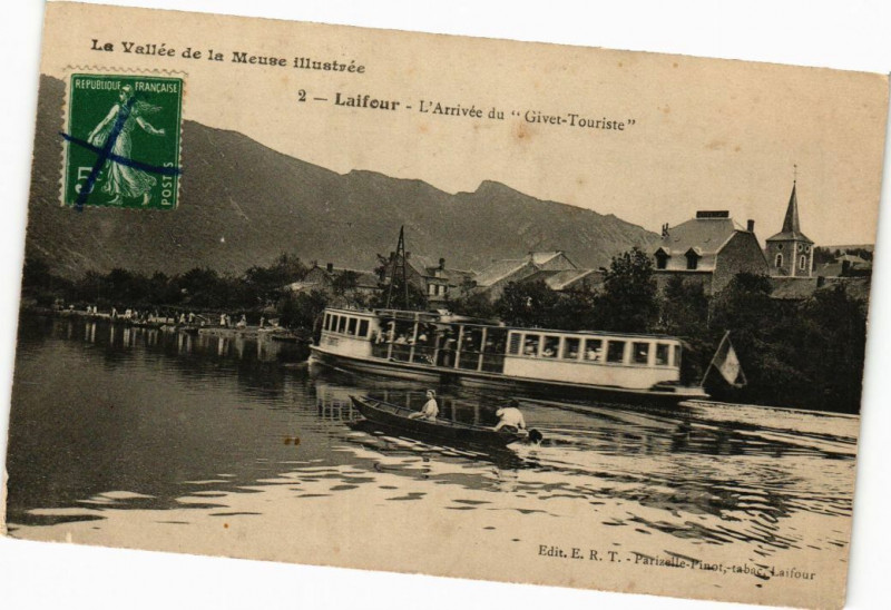 Carte postale ancienne La Vallée de la Meuse ill - Laifour - L'Arrivée du Givet-Touriste à Laifour