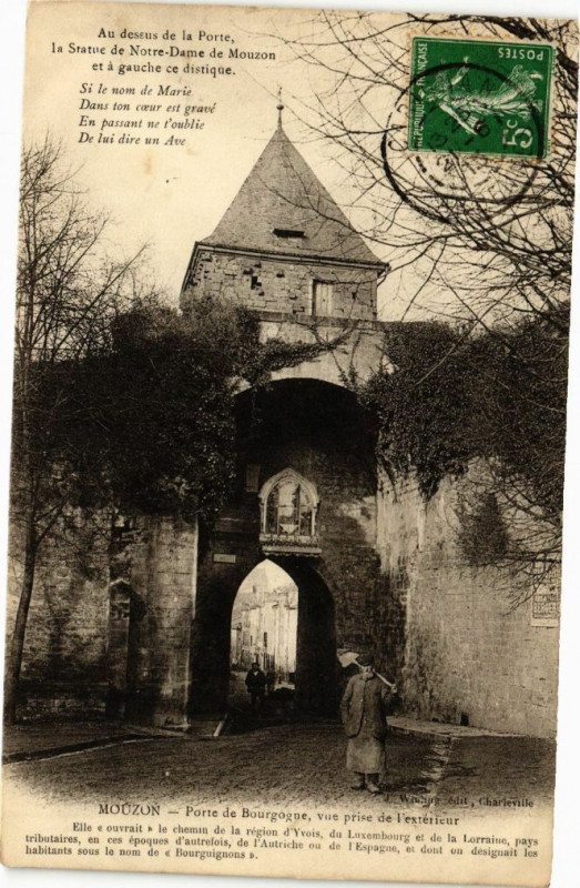 Carte postale ancienne Mouzon - Porte de Bourgogne,vue prise de l'extérieur à Mouzon