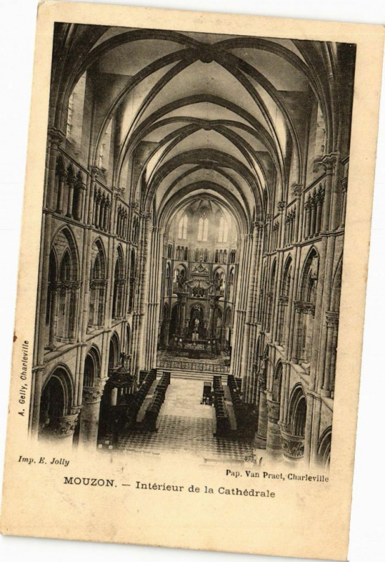 Carte postale ancienne Mouzon - Intérieur de la Cathédrale à Mouzon