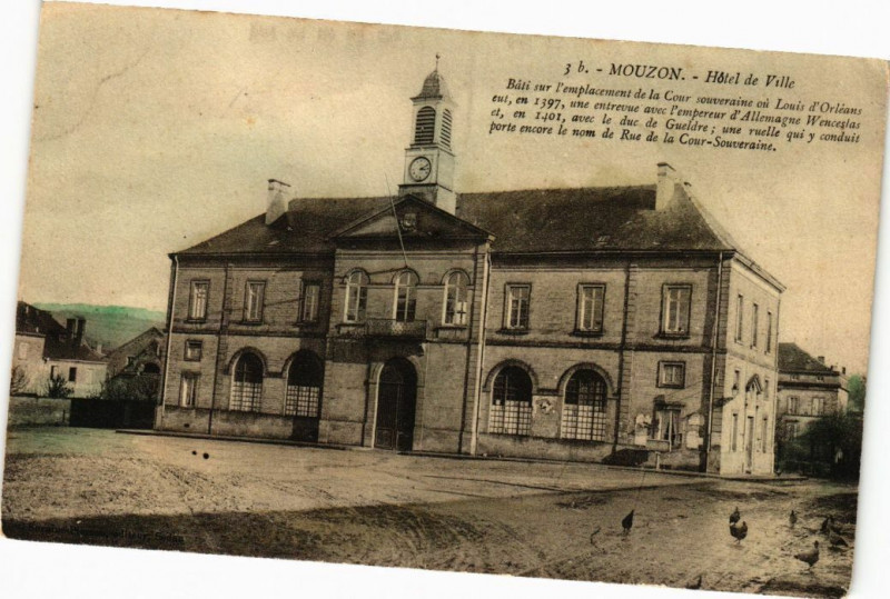 Carte postale ancienne Mouzon - Hotel de Ville - Bati sur l'emplacement de la Cour... à Mouzon