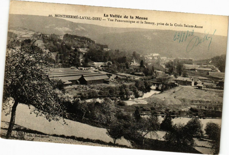 Carte postale ancienne Montherme-Laval-Dieu-Vue Panoramique et la Sroix Sainte-Anne à Monthermé