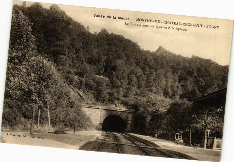 Carte postale ancienne Montherme-Chateau-Regnault-Bogny - Le Tunnel sous les Quatre Fils . à Monthermé