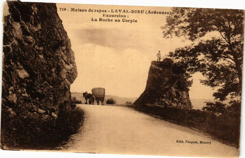 Carte postale ancienne Maison de repos-Laval-Dieu - Excursion: La Roche au Corpin à Son