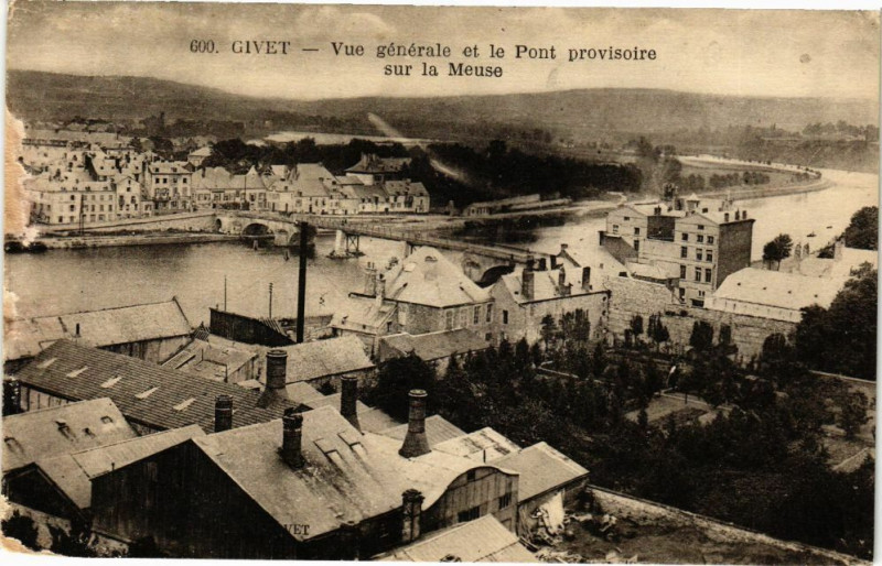 Carte postale ancienne Givet - Vue générale et le Pont provisoire sur la Meuse à Givet