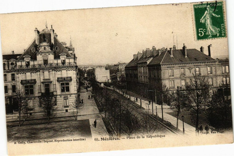 Carte postale ancienne Mezieres - Place de la République