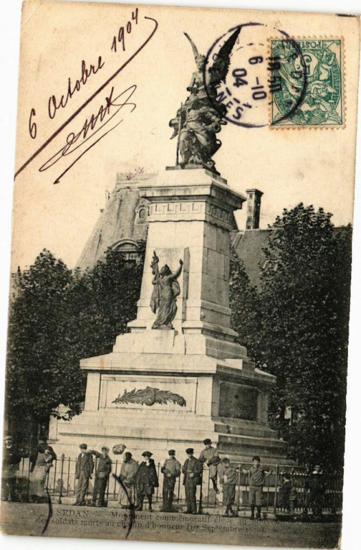 Carte postale ancienne Sedan - Monument commémoratif ... à Sedan
