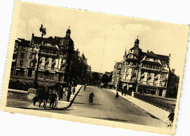 Carte postale ancienne Mezieres - Pont des Deux Villes et la Rue de l'Arches