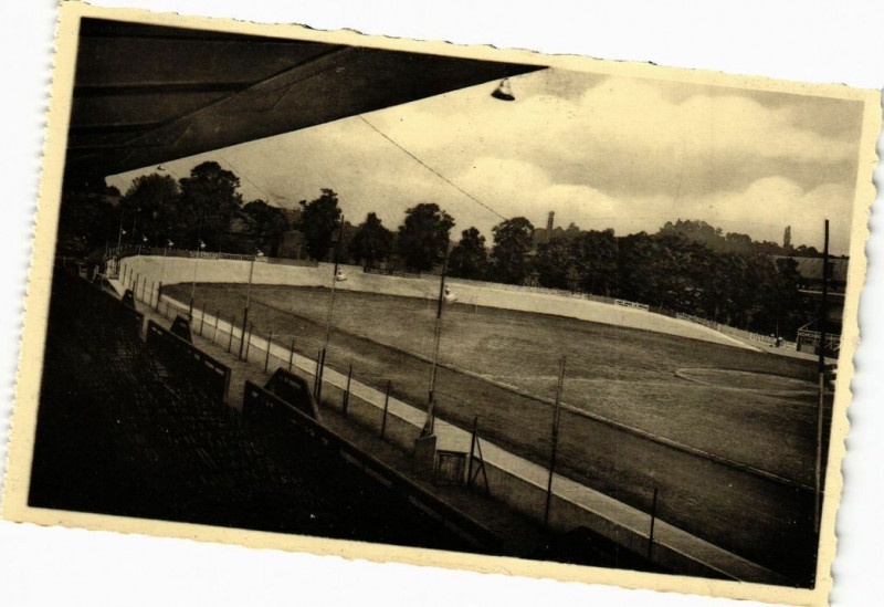 Carte postale ancienne Charleville - Stade Municipal - Intérieur