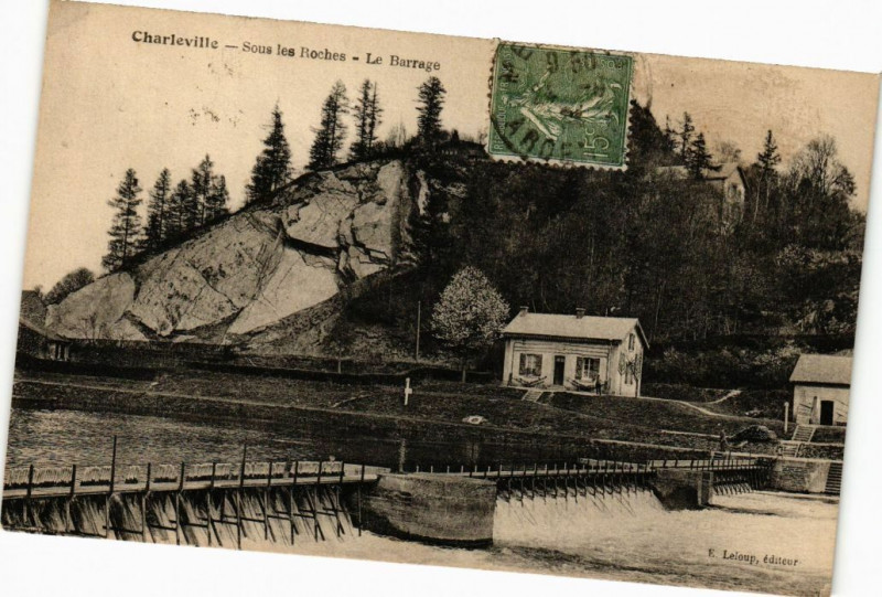 Carte postale ancienne Charleville - Sous les Rochs - Le Barrage