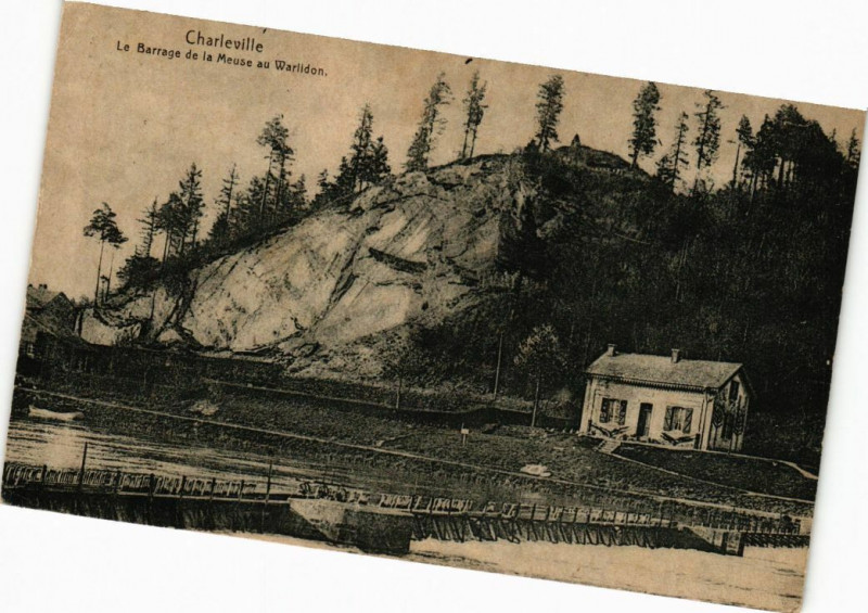 Carte postale ancienne Charleville - Le Barrage de la Meuse au Warlidon