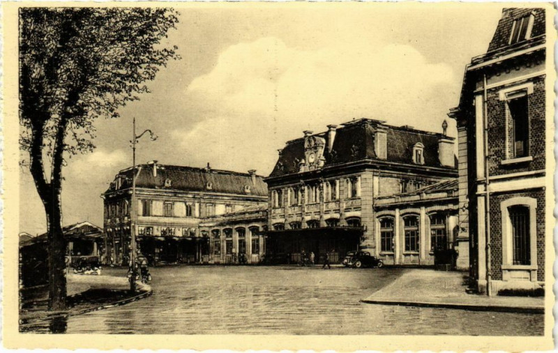 Carte postale ancienne Charleville - La Gare