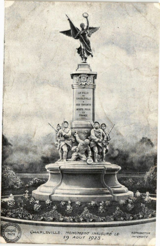 Carte postale ancienne Charleville - Monument Inaugure le 19 Aout 1923