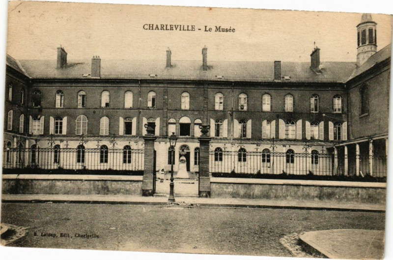 Carte postale ancienne Charleville - Le Musée