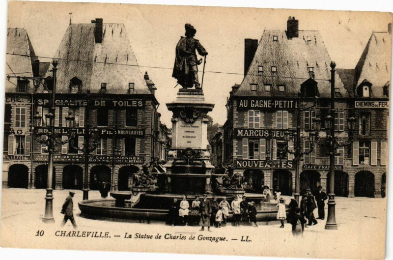 Carte postale ancienne Charleville - La Statue de Charles de Gonzague